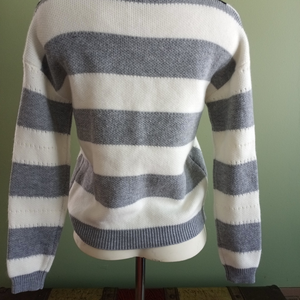 Sweater - Picture 4 of 4